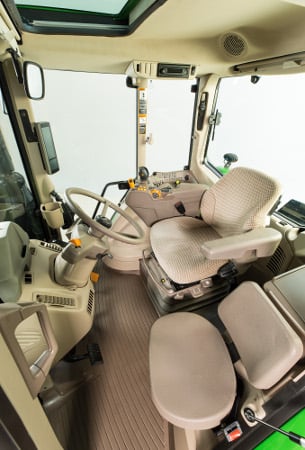 6120M standard cab with Compact CommandARM© console